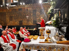 Samorządowcy z Całej Polski spotkali się na Jasnej Górze. Swoje troski zawierzyli Czarnej Madonnie i św. Kindze