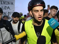Łatwogang dotarł do Gdańska w asyście policji. Tłumy młodzieży witają influencera