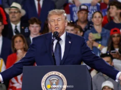 Donald Trump atakuje krytyków porozumienia. "Frajerzy"