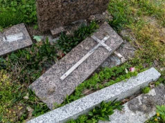 Z dawnego cmentarza zostało niewiele. Proboszcz znów stanie przed sądem