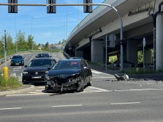 Zderzenie osobówki z autobusem na Piekarskiej. Występują utrudnienia w ruchu