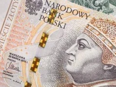 Policja szuka osoby, która zgubiła gotówkę przed sklepem w Gdańsku