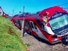 Katastrofa kolejowa koło Rogoźna. Pociąg zderzył się z ciężarówką. Co najmniej 1 osoba nie żyje