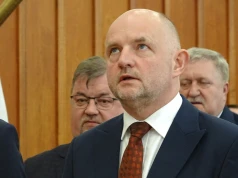 Marszałek z wotum zaufania. Opozycja starała się pokazać pazur