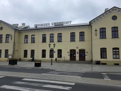 Podziemne przejście pod torami na dworcu kolejowym w Piotrkowie. Minister przedstawił szczegóły