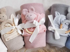 Baby shower i pierwsze odwiedziny u młodej mamy. Co podarować, aby prezent był pamiątką, a nie kolejnym zbędnym gadżetem?