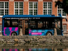 Autonomiczny autobus rozbity już pierwszego dnia. Starł się z tramwajem