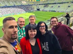 Dwa światy w Gdańsku. Zwykły kibic płaci krocie, a radni jedzą za darmo.
