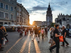 Liczba pracujących rośnie o 177 tys. osób. Zmiana dotyczy głównie kobiet