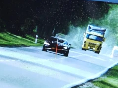 Obywatel Hiszpanii pędził Mustangiem przez teren zabudowany