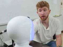 Zwykła rozmowa potrafi paraliżować. Ten robot ma w tym pomóc