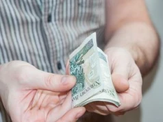 Oszczędności w czasie wojny. Mówi, co staje się "bezużyteczne"