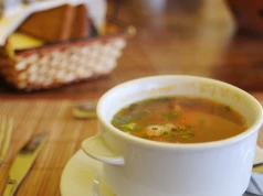 Amerykanie oszaleli na punkcie "chicken tea". Polacy pękają ze śmiechu