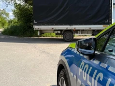 Pijany kierowca z dożywotnim zakazem rozbił auto o ogrodzenie. Sąd zareagował błyskawicznie