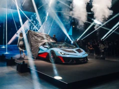 Tylko 15 sztuk i 1080 KM bez dachu. Lamborghini Fenomeno Roadster właśnie ujrzał światło dzienne