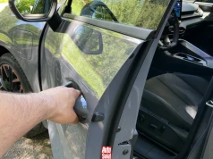 Prosty trik na szybkie schłodzenie wnętrza auta. Polecam metodę z drzwiami