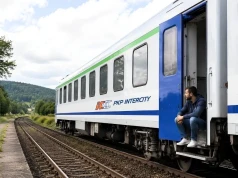 Drzwi pociągów otwierają się w szczerym polu. Producent mówi: pomidor