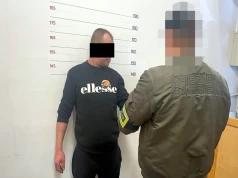 Zwabił i porwał mężczyznę spod klubu na Mazowieckiej – gdy odwiedzili go śródmiejscy policjanci schował się pod dziecięcym łóżkiem