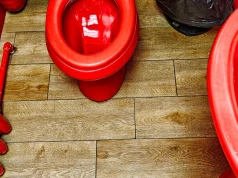 Kolorowe sanitariaty zmieniają wygląd łazienek. Nowe trendy będą wszędzie