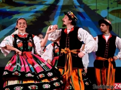 Barwny folklor dla wszystkich Mam. Pokolenia tancerzy w wyjątkowym koncercie w Świdnicy