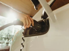 Jak mądrze wybrać ładowarkę do samochodu elektrycznego do domu lub warsztatu?