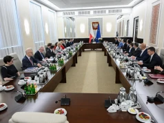 Pieniędzy brak, a rząd wspiera związki partnerskie i artystów