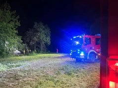 Pustostan stanął w ogniu. Strażacy gasili pożar w gminie Kulesze Kościelne