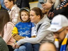 Żużlowa pasja pokoleń: Dlaczego czarny sport bije w sercach toruńskich rodzin?