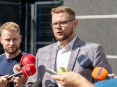 Sąd uchylił środki zapobiegawcze ws. Wosia. Prokuratura komentuje