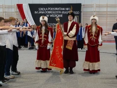 Nowy sztandar dla SP nr 1 w Węgrowie. Jedyna szkoła w Polsce, która ma takiego patrona!