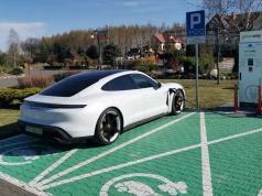 Porsche wstrzymuje produkcję Taycana. Powodem niski popyt