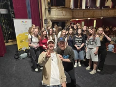Cieszyn: Rozmowy z młodzieżą o profilaktyce, w rytmie muzyki. Policjanci i edukacja w teatrze | ZDJĘCIA