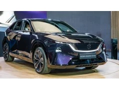 Polska premiera Mazdy CX-6e na Poznań Motor Show. Prawie 500 km na jednym ładowaniu za 206 tys. zł