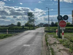Awaria szlabanów na ulicy Moryca. Kierowcy jadą „na oślep”, a oznakowanie jest ledwo widoczne