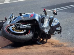 Zderzenie motocyklisty z samochodem osobowym w Wilamowicach
