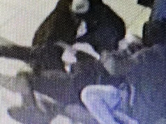 Brutalny rozbój na Chmielnej. Napadli na 32-latka, gdy wypłacał pieniądze z bankomatu