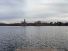 Szeroka plaża, kajaki i cisza zamiast tłumów. Miejsce, które nagle stało się hitem