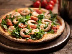 Skarbówka wpadła na pizzę. Skończyło się mandatem na 2500 zł