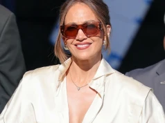 Jennifer Lopez stosuje prosty trik. Ten fason spodni optycznie wydłuża nogi
