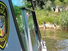 Młodzież kąpała się w Odrze, gdzie rzeka ma 5 metrów głębokości!