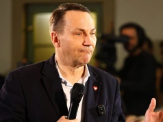Sikorski przywołał Smoleńsk, ostrzegając Nawrockiego. Prawica aż wrze z oburzenia