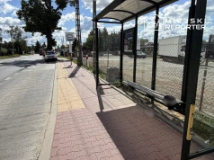 74-latka przewróciła się i wpadła pod miejski autobus. Trafiła do szpitala