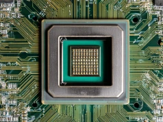 Nvidia w cieniu sankcji: H200 dla Chin – licencje są, ale sprzedaż wstrzymana