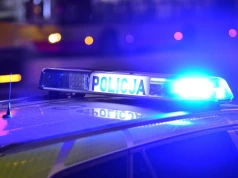 Toyota z młodymi ludźmi nagle zjechała z drogi i dachowała. Tragedia w gminie Rozogi