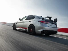 Alfa Romeo Giulia Quadrifoglio Luna Rossa po testach na torze Balocco