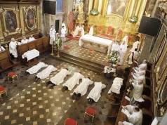 W ciemnościach świata chcą głosić Chrystusa. Oto historie nowych kapłanów