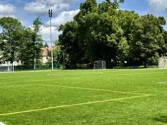 Sępolno: Nowa odsłona legendarnego boiska. Sztuczna nawierznia pozwoli szlifować młode talenty cały rok.