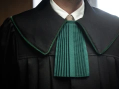 Zawiadomienia o zamachach i amunicja w kopertach. Warszawski adwokat w areszcie