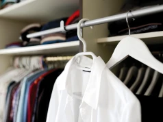 „Less is more” znowu działa. Moda skręca w stronę prostoty
