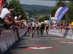 Boucles de la Mayenne 2026: Benoît Cosnefroy z etapem i koszulką lidera